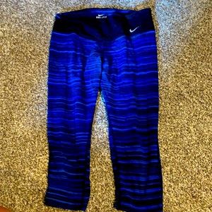 Nike dri-fit Capri workout pants.
